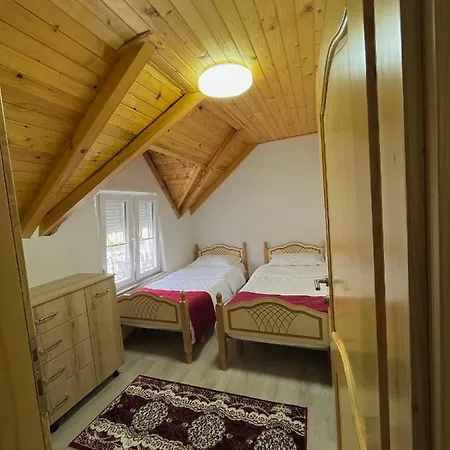 Gezim Selimaj Apartamento Valbone